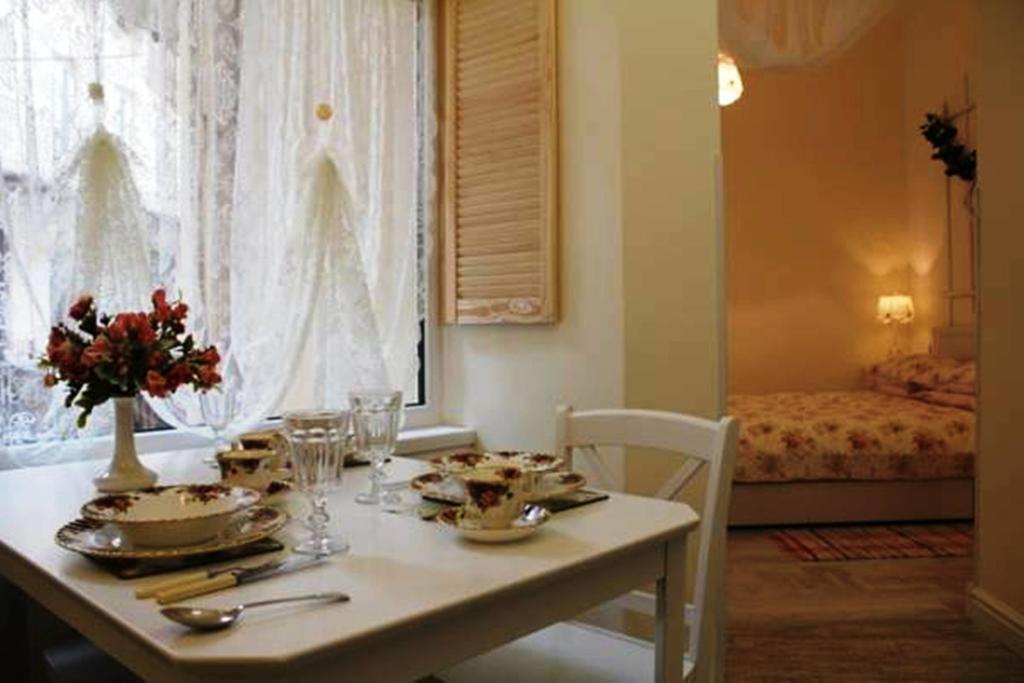 Romantic Apartment On Rynok Square With Air-Conditioning Lemberg Zimmer foto